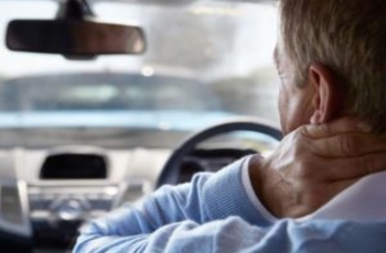 Многие из водителей ощущают на себе последствия от вождения автомобиля, которые проявляются в виде болей в позвоночнике. Но мало кто знает, чем это чревато. Так может всем нам пересесть на городской транспорт, и проблема будет решена?