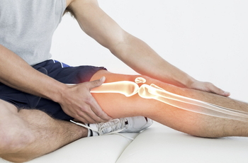 Заболевание суставов – не редкость. Чем же вызван дискомфорт в коленях, и какие болезни могут скрываться под обычной болью? В этой статье Вы узнаете об основных заболеваниях суставов и сможете ознакомиться с советами по лечению и предотвращению недуга.