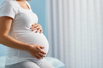 С каждым годом увеличивается количество молодых женщин, страдающих вегетососудистой дистонией. Как в таком случае будет протекать беременность, удастся ли нормально выносить и родить ребенка и не передастся ли ВСД по наследству?
