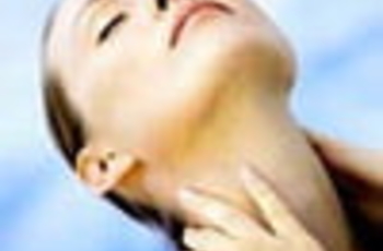 Термином «цервикалгия» называется болевой синдром, локализующийся в области шеи. Боли при цервикалгии возникают из-за поражения нервных структур шейного отдела позвоночника, происходящего по самым разным причинам.