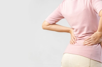 Наиболее частыми заболеваниями современного человека, являются боли в спине. Это конечно не смертельное заболевание, но при приносит неудобства, и замедляет активность. С чем это связано, и какими способами можно избежать данной проблемы?