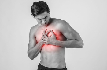 Межреберная невралгия часто становится главной причиной боли в грудной клетке. При появлении неприятных ощущений в груди нужно обратиться к специалисту. Он проведет обследование и установит причину появления болезненных симптомов.
