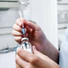 Данная статья расскажет читателям о том, что же все-таки представляет собой заболевание под названием остеохондроз, причины столь быстрого развития этой болезни, о том, как правильно лечить остеохондроз и о том, какие лучше обезболивающие средства применя