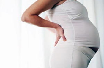 Принято считать, что беременность и грыжа межпозвоночных дисков – явления несовместимые. Однако не стоит отчаиваться, все возможно! При соответствующем лечении и выполнении всех рекомендаций лечащего врача женщина не только сохранит свое здоровье, но выно