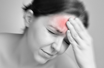 Головная боль в лобной части головы может возникать по разным причинам: