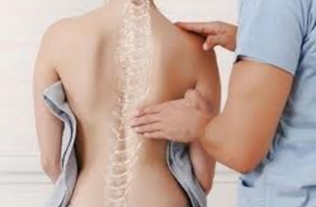 Сколиоз относится к самым частым проблемам спины. Легкую степень сколиоза можно встретить практически у каждого второго человека. Мало кто задумывается о том, что сколиоз ― это заболевание, которое не стоит на месте, а медленно, но верно развивается в бол