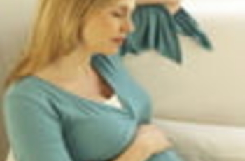 Во время беременности у женщин возникает три вида головной боли: боль, связанная с осложнениями на фоне беременности, мигрень и головная боль напряжения. Диагностика и лечение головной боли у беременных осложняется невозможностью провести некоторые виды и
