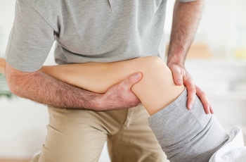 Прочитав данную статью, вы узнаете, что такое остеоартроз тазобедренных суставов, что провоцирует его возникновение, каким образом можно себя оградить от его появления. А также ознакомитесь с перечнем эффективных методов по борьбе с ним. 