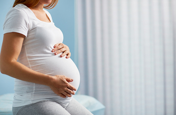 Беременность - это не только период приятного ожидания, но и больших нагрузок на организм, особенно на позвоночник. На него оказывают влияние как механические, так и гормональные факторы.