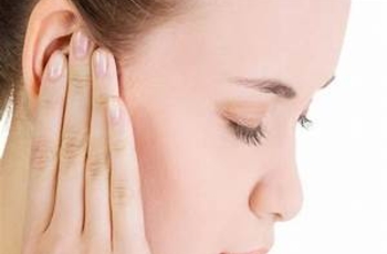 Одной из частых причин шума в ушах является шейно-грудной остеохондроз. Статья расскажет о том, как выявить истинную причину возникновения шума, как бороться с дискомфортом, вызванным дистрофическим нарушением межпозвоночных дисков.